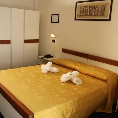 Ξενοδοχείο Tilly 3*