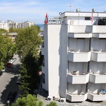 Ξενοδοχείο Tilly 3*