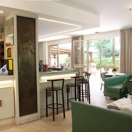Tilly Hotel